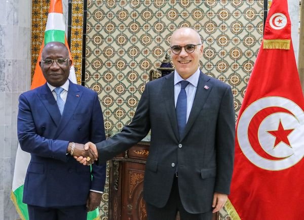 Coopération Côte d’Ivoire-Tunisie :  Léon Kacou Adom transmet un message de Ouattara à Kaïs Saïd