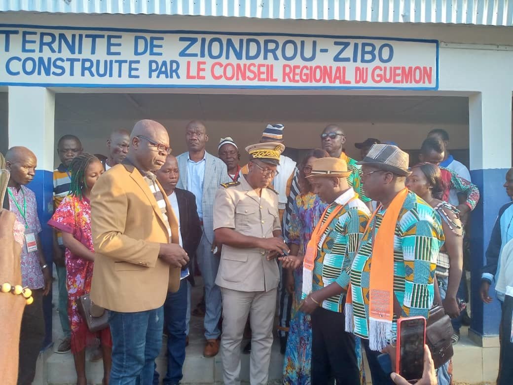 Serey Doh Célestin remet les clés d’une maternité au village de Ziondrou