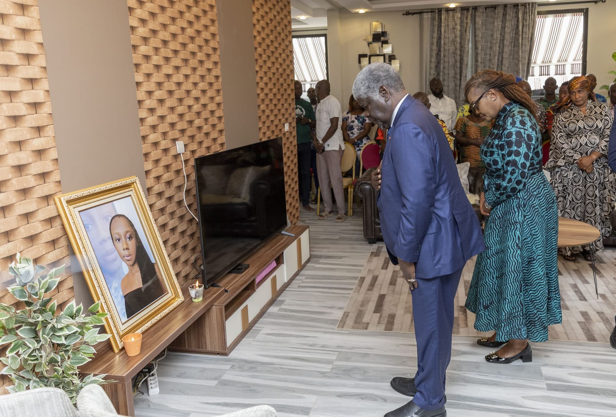 Suite à l’accident survenu au Ghana : Beugré Mambé apporte le réconfort de l'Etat aux familles des victimes