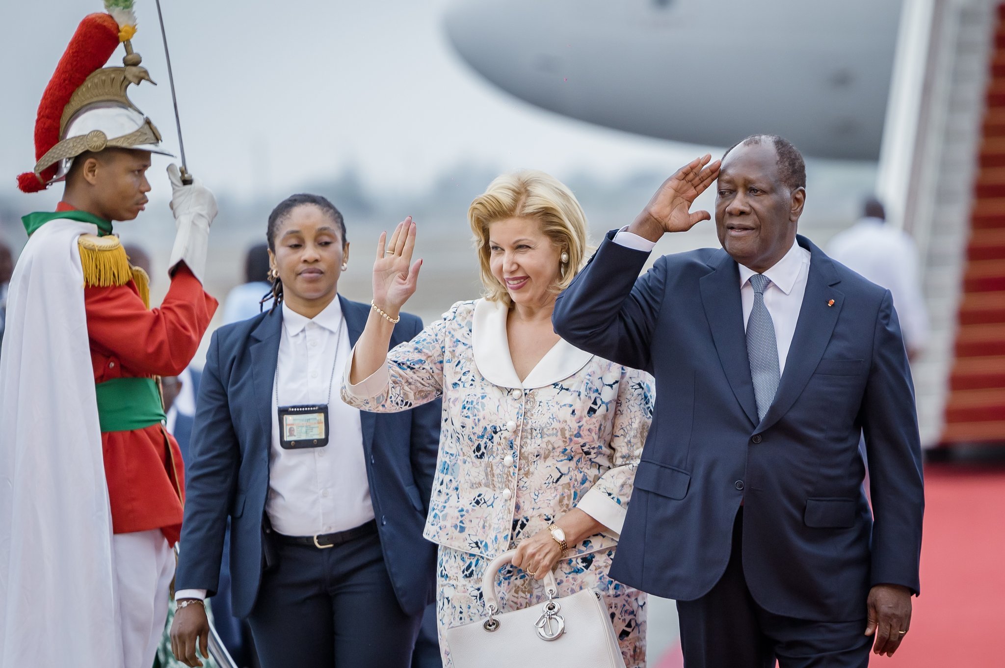 Le Président de la République, SEM Alassane Ouattara, a regagné Abidjan, après un séjour en France 