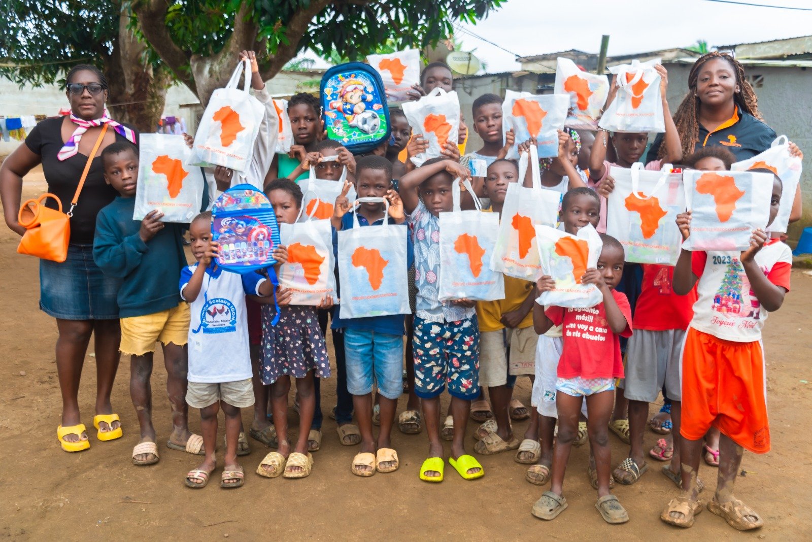 Education nationale : Le Groupe Leaders d’Afrique offre des kits scolaires à plus de 500 enfants à Yopougon Gesco 