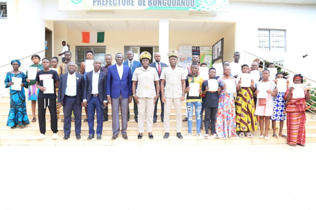 2ème édition de la journée d’excellence : Le district de la Comoé récompense les 12 meilleurs élèves du Moronou