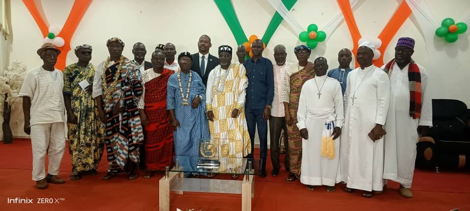 Bouaké : Dr Moussoh Ambroise présente son prix de meilleur artisan de paix et de la cohésion aux populations 