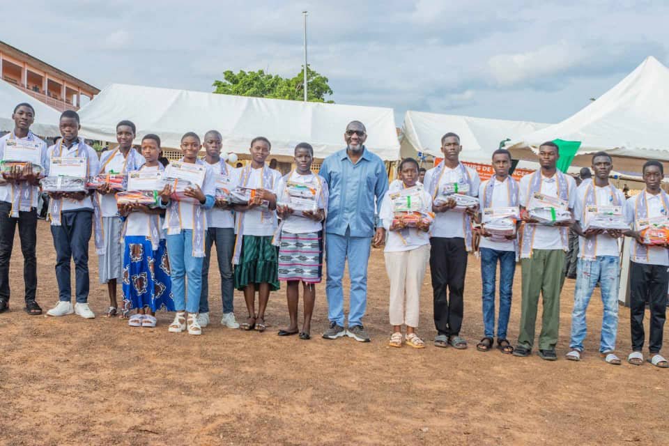 Yamoussoukro : Souleymane Diarrassouba exhorte les élèves à considérer l’école comme le meilleur ascenseur social 