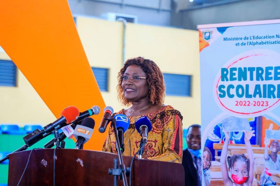 Éducation : Mariatou Koné inaugure 12 collèges de proximité à San Pedro