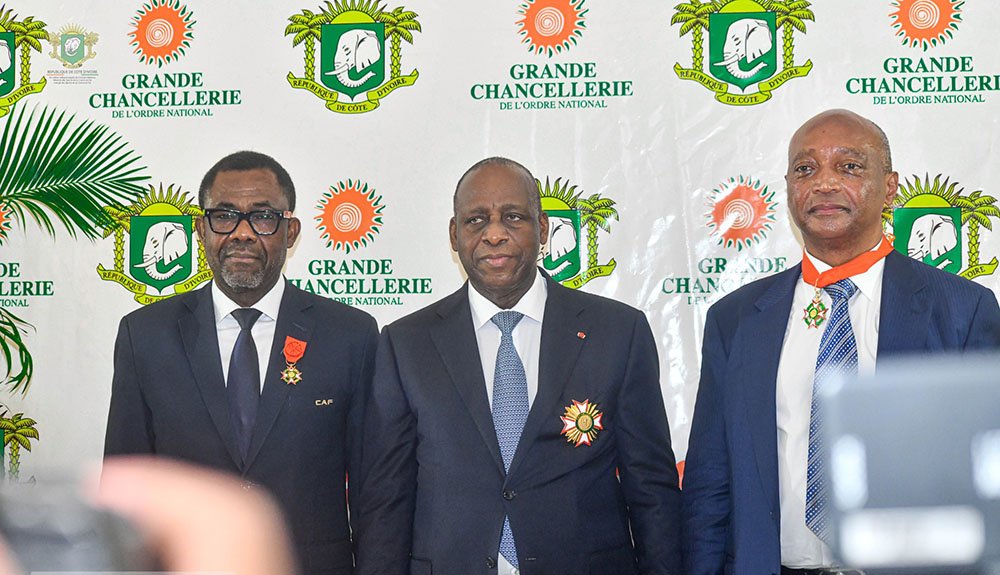 CAF : Motsepe élevé au grade de Commandeur, Veron fait Officier par la Côte d'Ivoire 