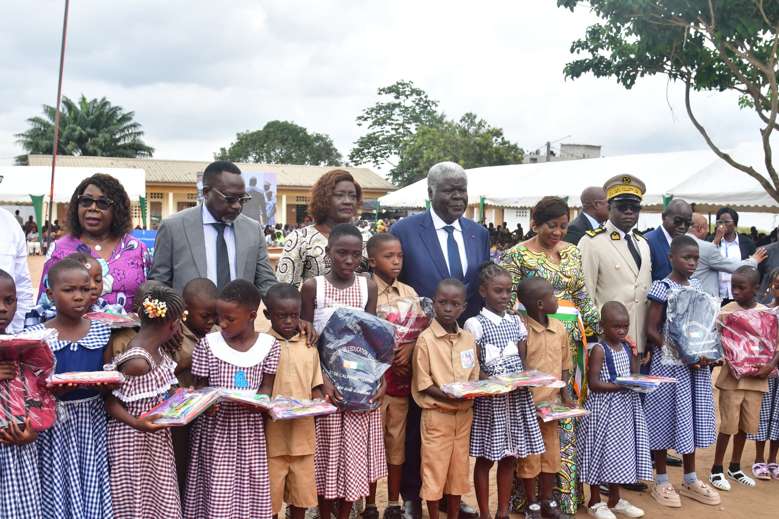 Rentrée scolaire 2024-2025 : Le Premier ministre lance la distribution gratuite de plus de quatre millions de kits scolaires