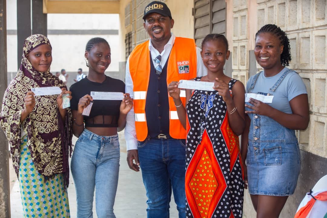 Abobo : Le responsable des jeunes du RHDP fait inscrire plusieurs primo-votants 