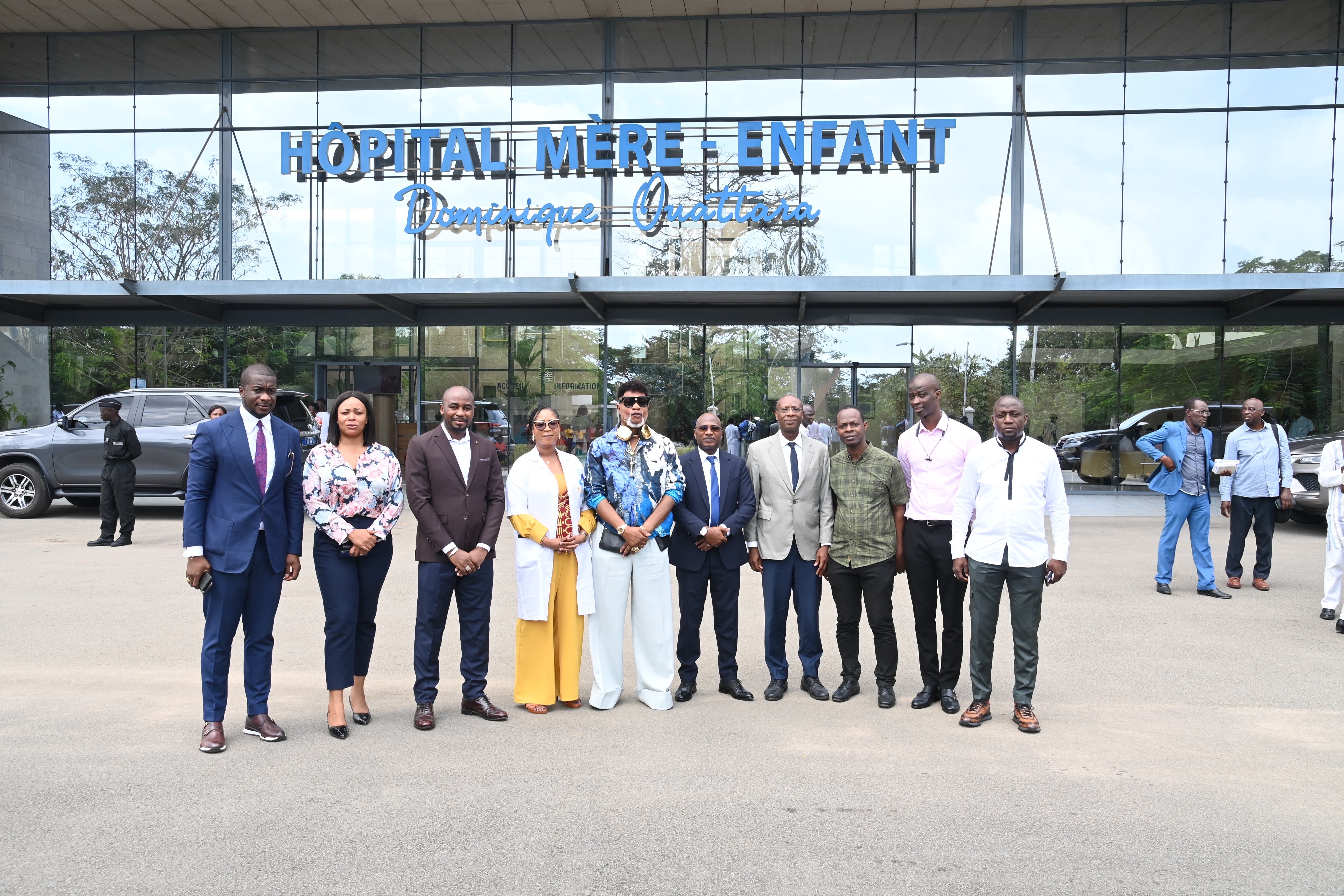 Hôpital Mère Enfant de Bingerville-Koffi Olomidé en visite, hier, dans ledit établissement : « Il faut beaucoup de Dominique Ouattara en Afrique » 