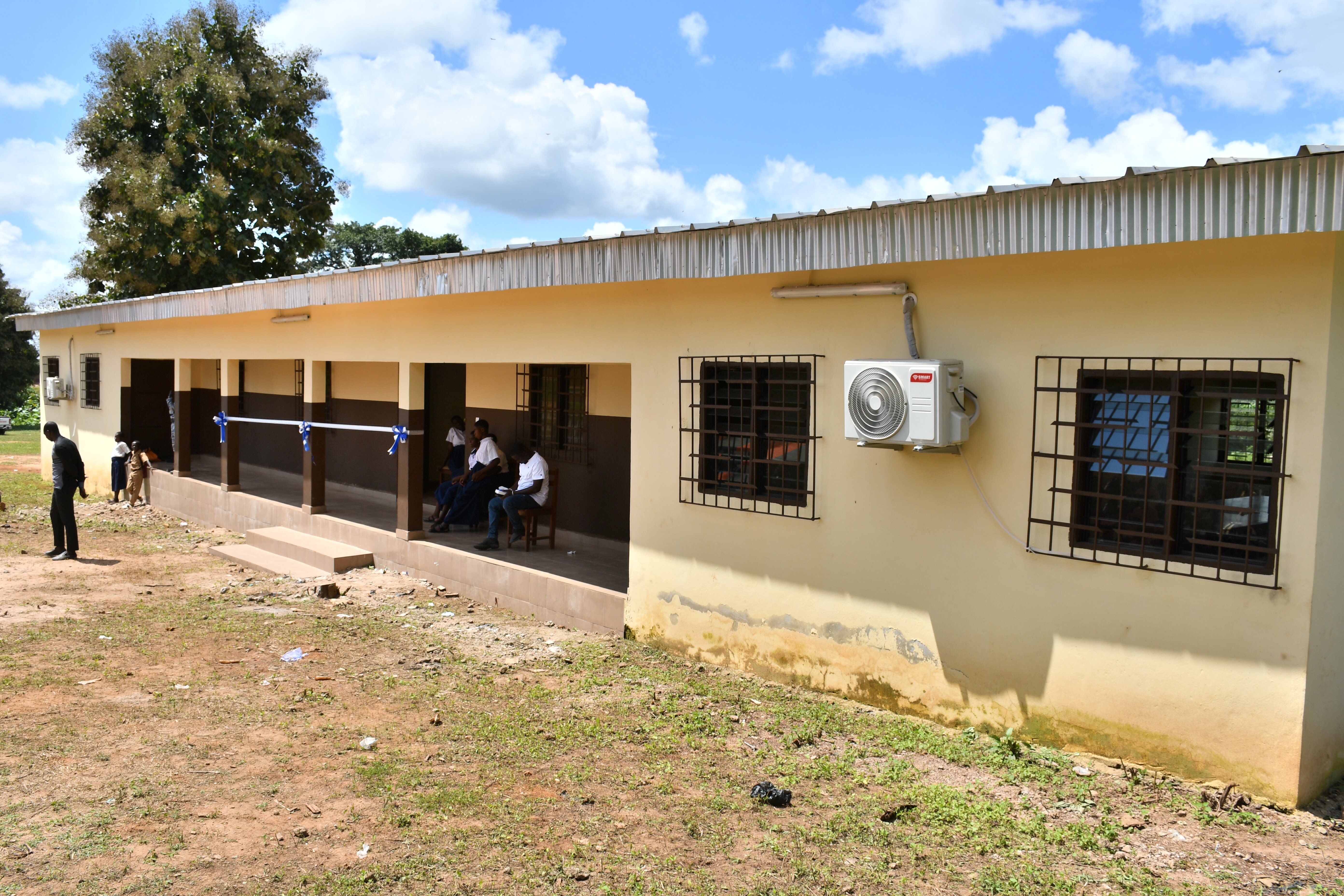 Gontougo : Adjoumani livre un nouveau bâtiment administratif au Lycée municipal de Sandegué