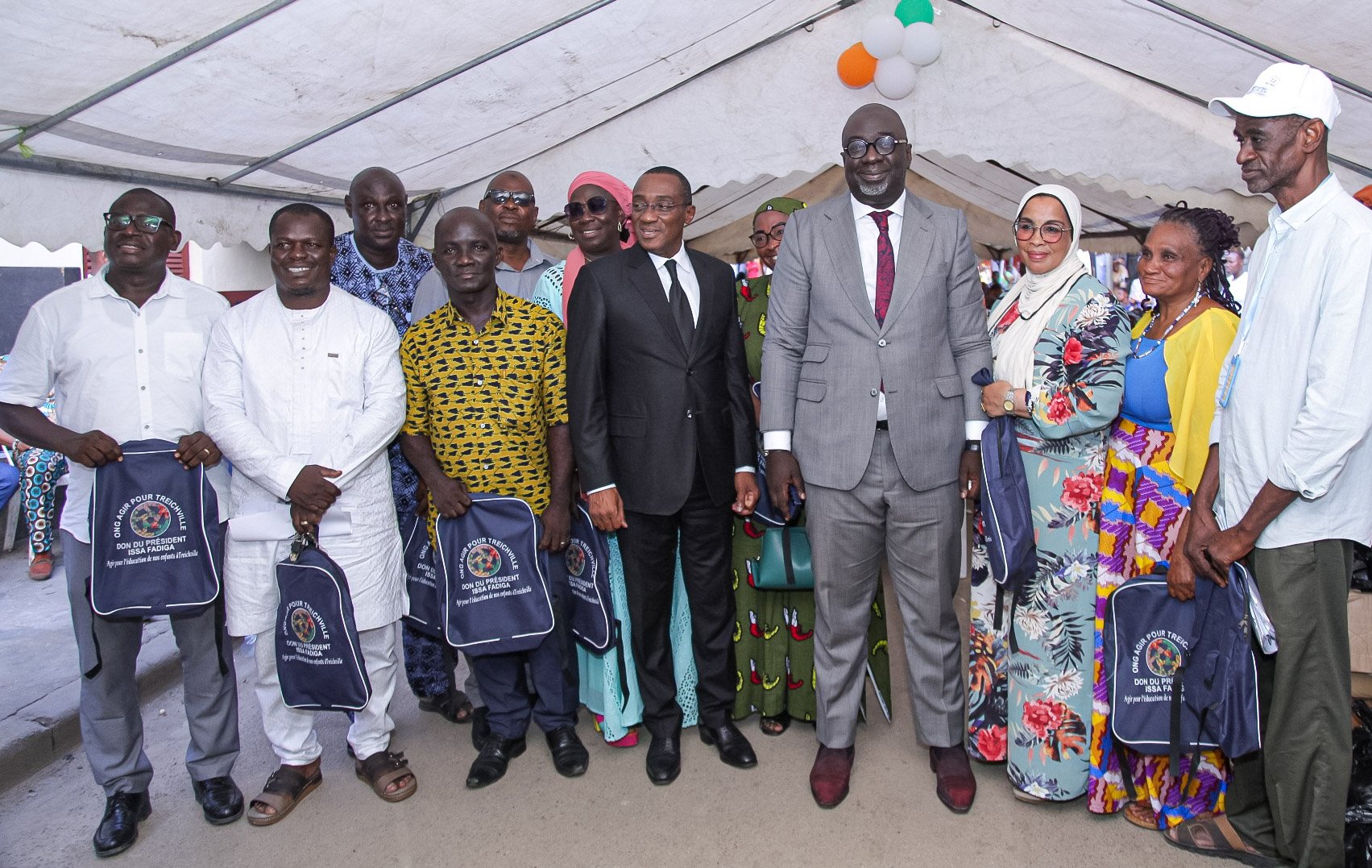 Solidarité : L’ONG Agir pour Treichville offre 1000 kits scolaires à des enfants