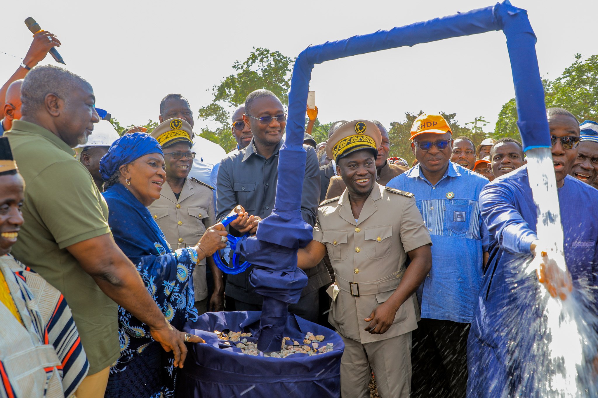 Ouaninou : Moussa Sanogo inaugure un château d’eau et un centre de santé rénové à Santa