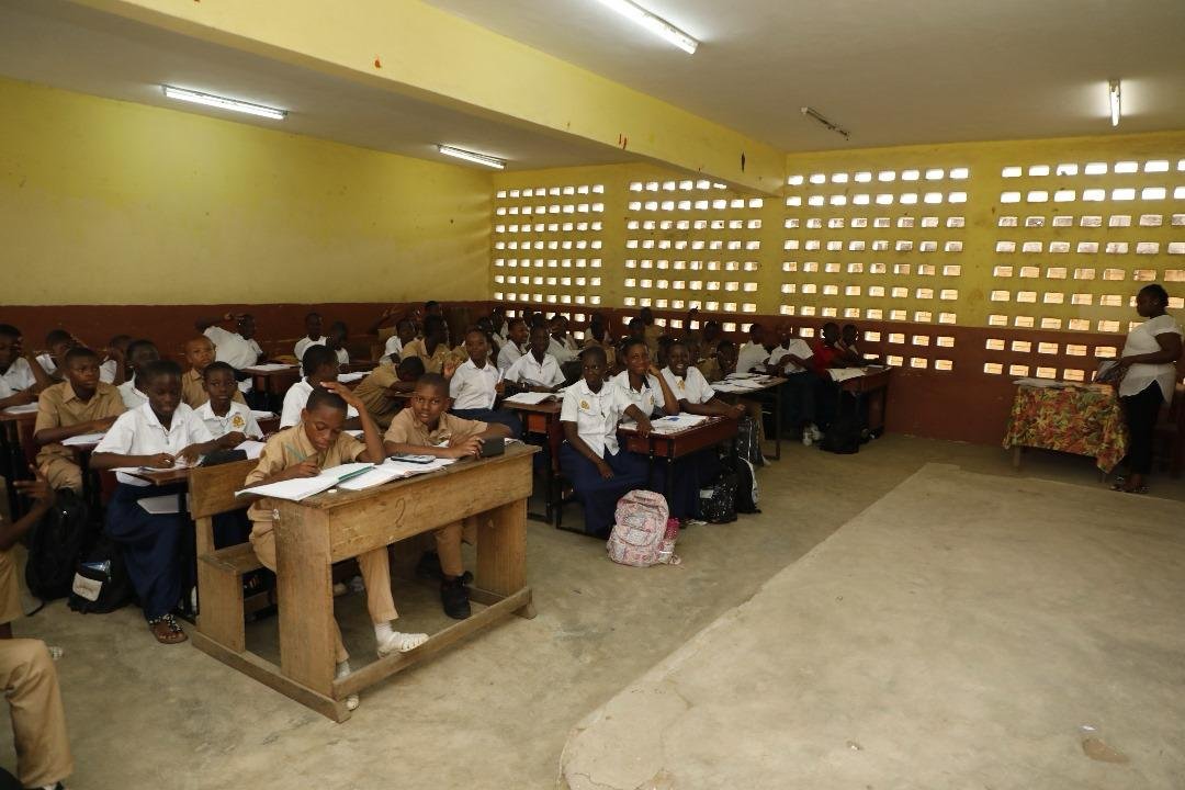 Lycée Moderne d’Angré : Le ministère de l’Education nationale apporte des éclairages sur "l'Affaire les élèves prennent cours à même le sol" 