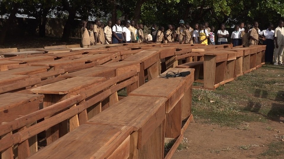 Séguéla : Le lycée Dominique Ouattara équipé en tables-bancs