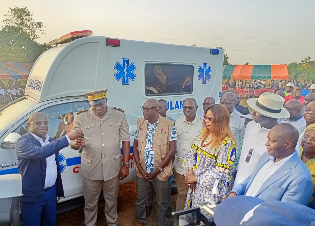 Don d’une ambulance médicalisée au centre de santé d’Arikokaha : Ibrahim Kalil Konaté rend hommage au Président de la République Alassane Ouattara