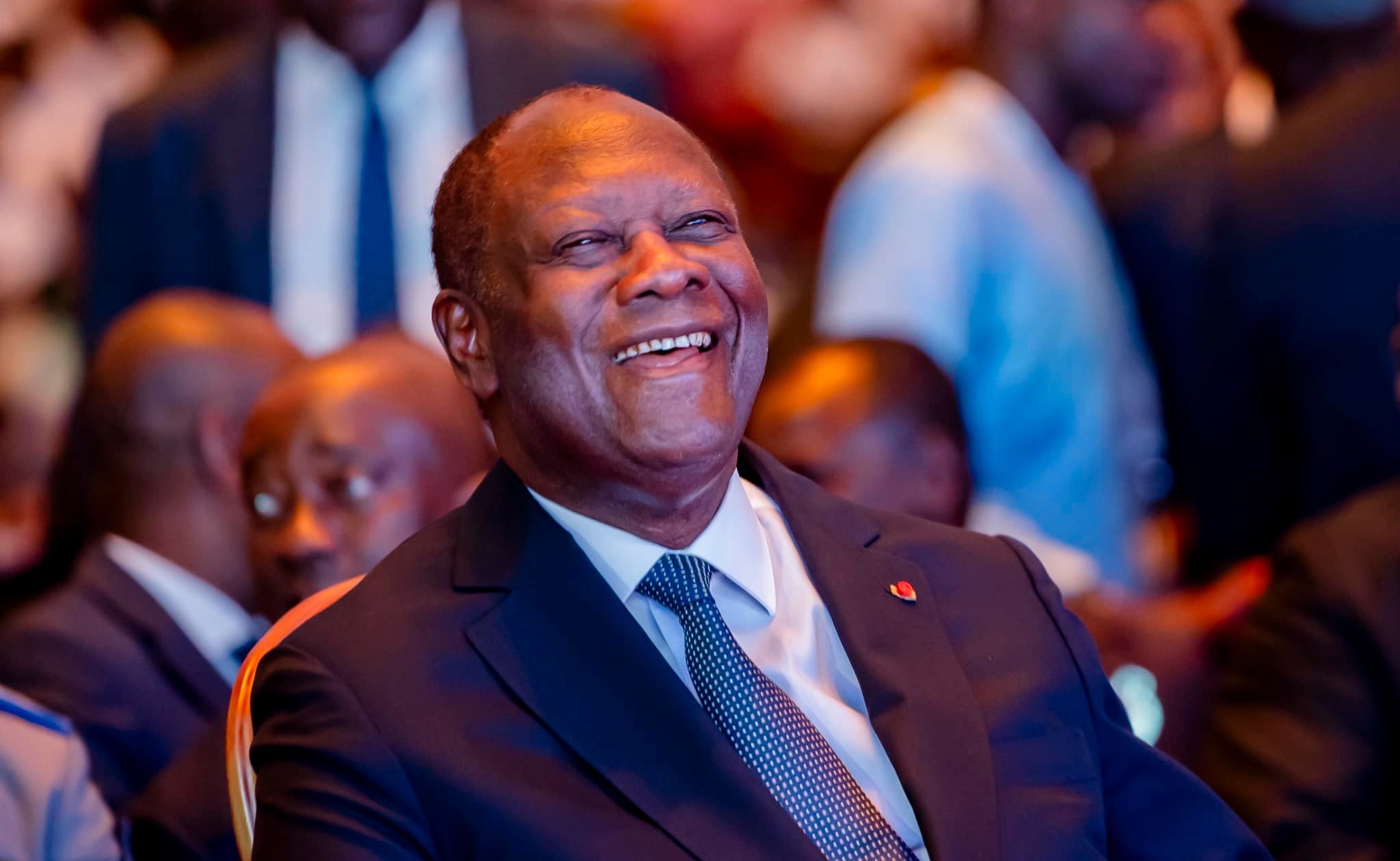 Ouattara travaille pour vous - Prime ADO, revalorisation de l’indemnité de transport, de l’allocation familiale,  de l’indemnité contributive au logement …: Ces acquis qui montrent que le chef de l’État est aux petits soins des fonctionnaires