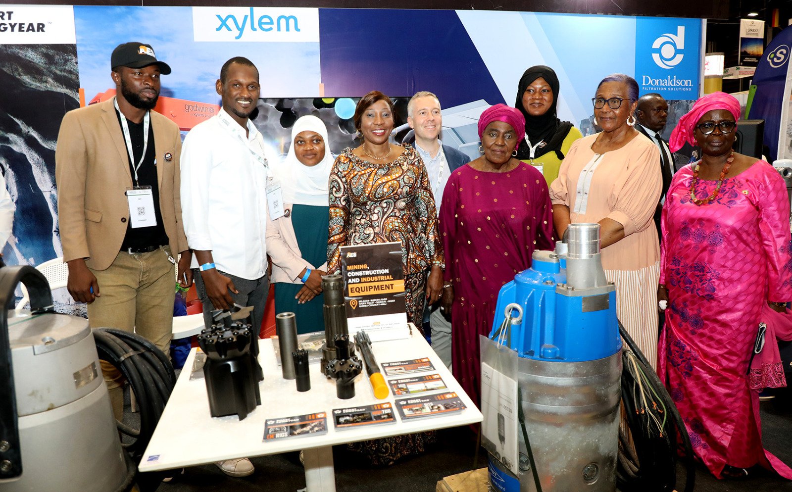 SIREXE : Kandia Camara, visitant des stands, exprime sa fierté