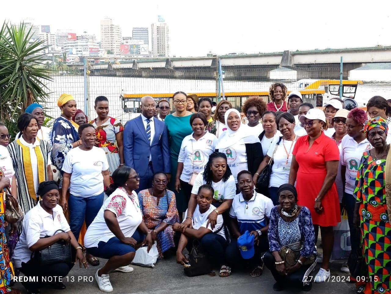 Balade lagunaire : 150 femmes s’évadent sur le plan d’eau abidjanais