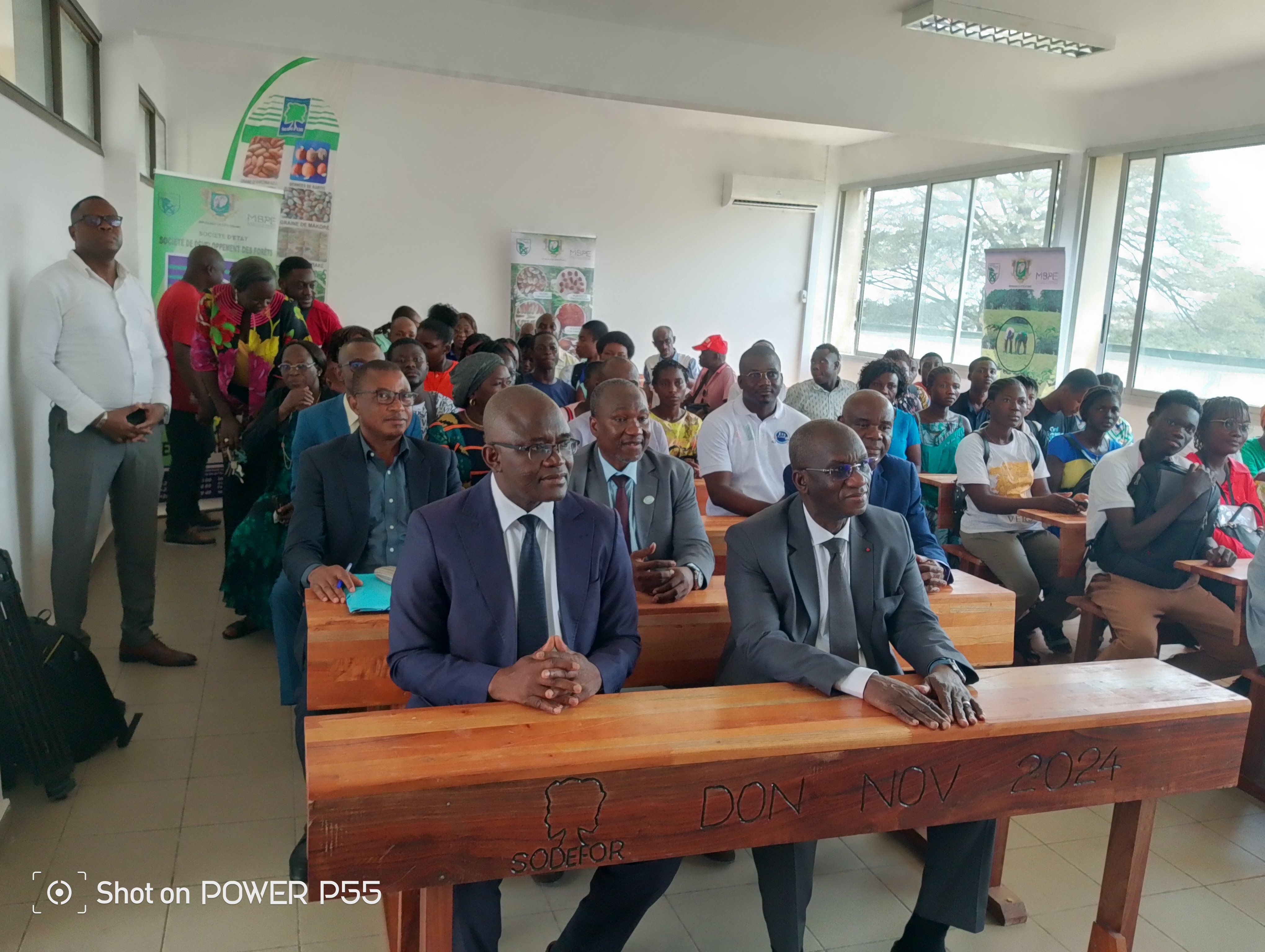 Université Félix Houphouët-Boigny : La SODEFOR remet une salle de travaux dirigés, rénovée et équipée