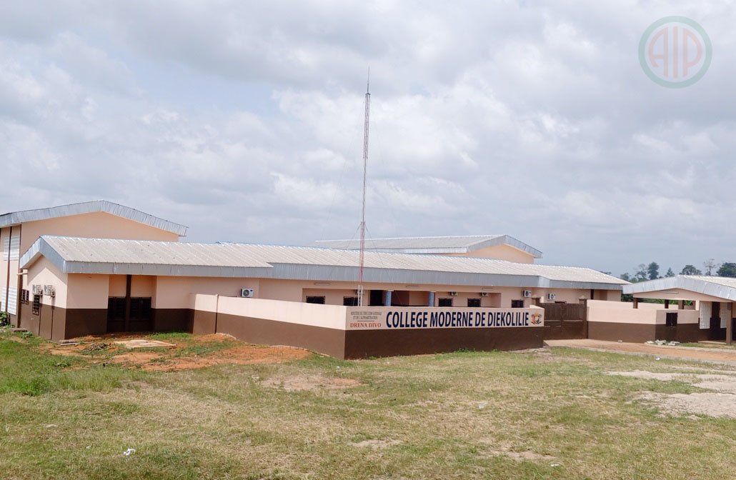 Infrastructures scolaires : Ouattara a construit  608 collèges de 2011 à 2024