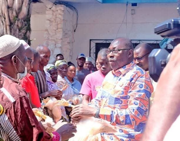 Bouaké-Fêtes de fin d'année : Paul Dakuyo offre 3000 kits alimentaires