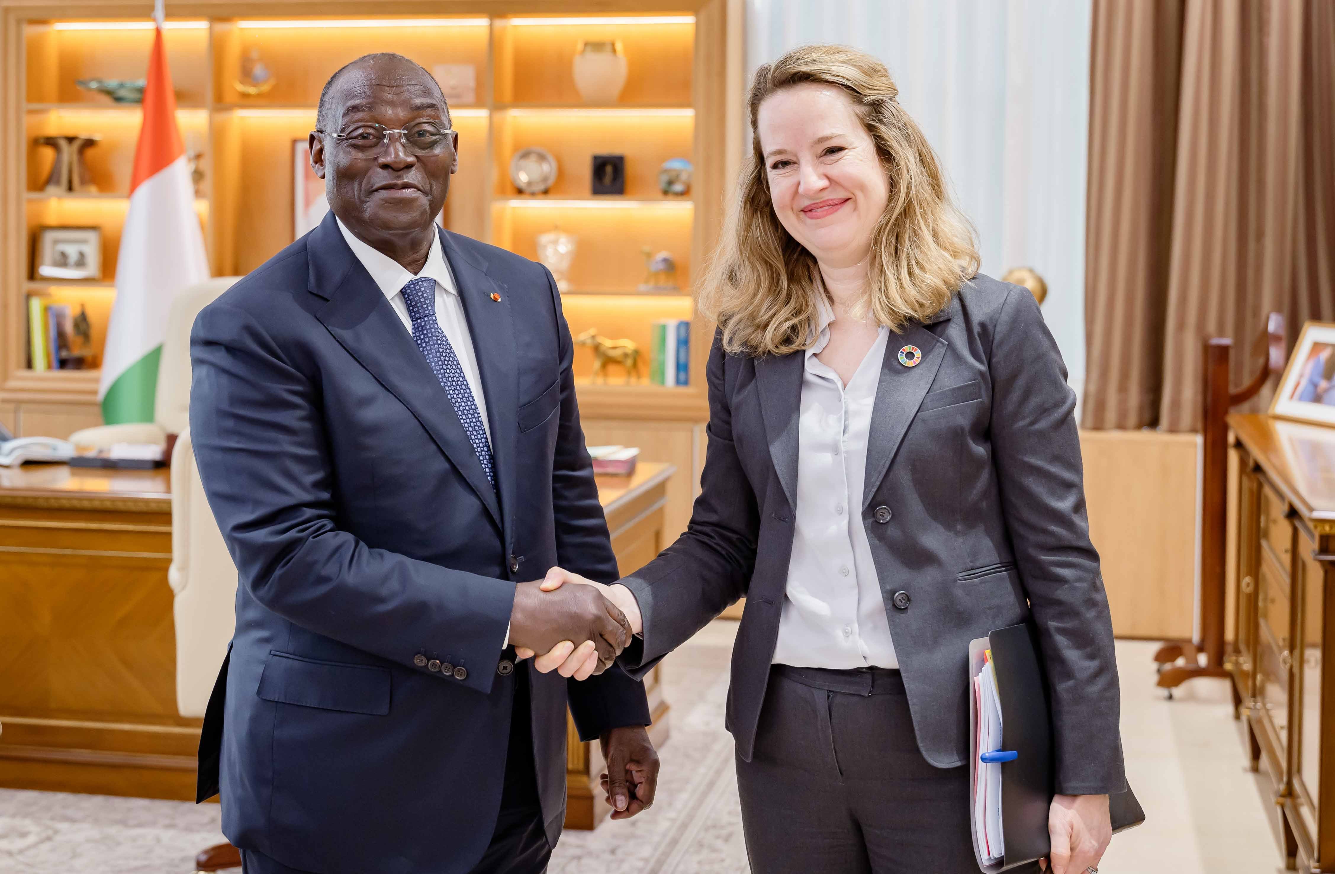 En séjour en Côte d’Ivoire : La directrice de l’OIM reçue par Tiémoko Meyliet Koné