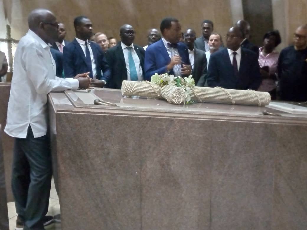 Yamoussoukro : Le président de la BAD visite le caveau des Boigny 