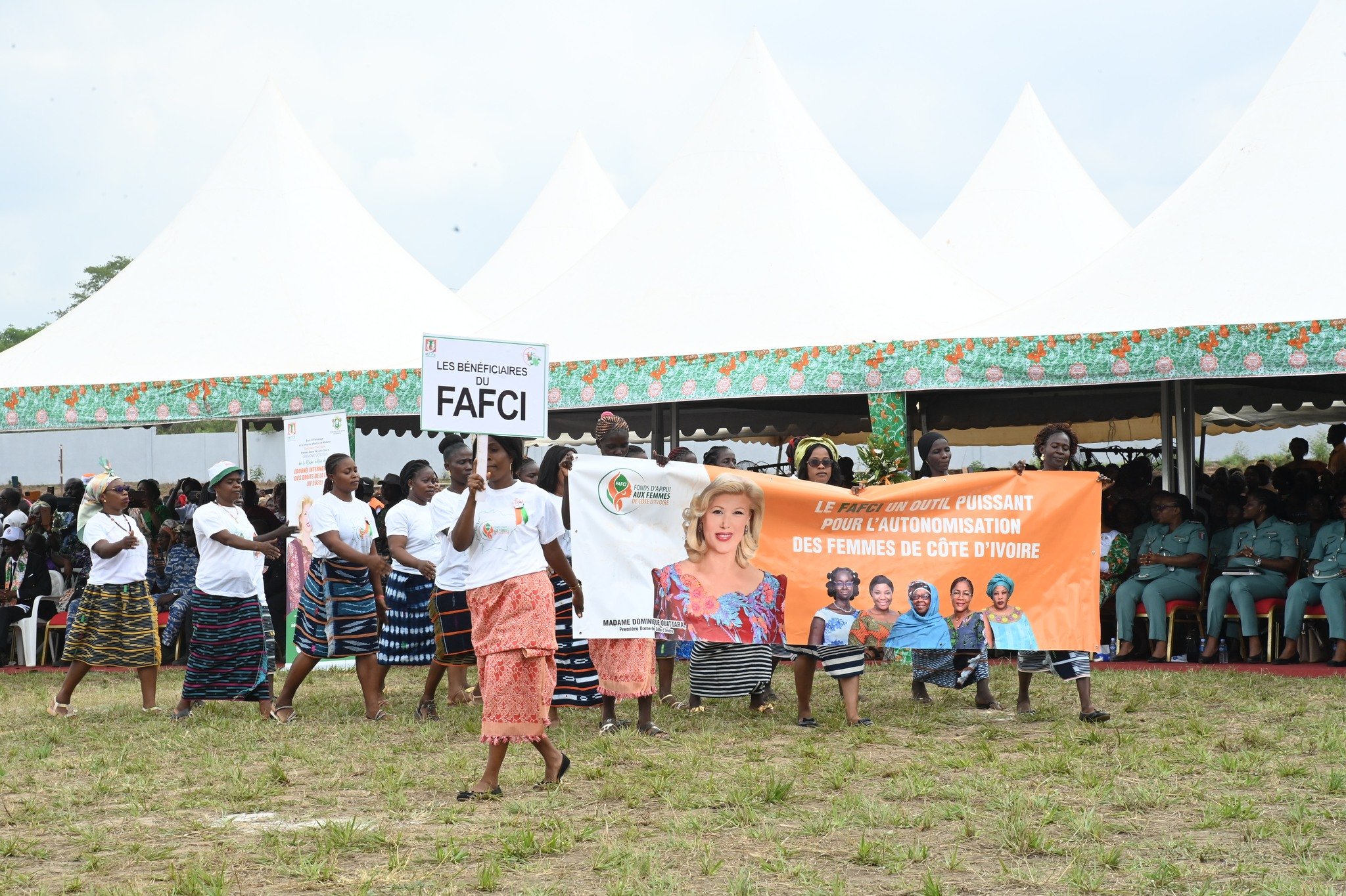 Journée internationale des Droits de la Femme : 400 millions FCFA pour le FAFCI et des dons d’une valeur de 500 millions de FCFA aux femmes du N’Zi