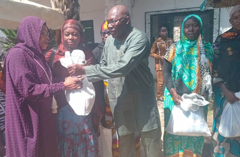 Bouaké : Paul Dakuyo offre 40 tonnes de vivres aux populations vulnérables