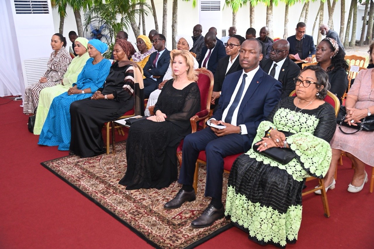 Disparition : Dominique Ouattara aux côtés de la famille éplorée suite au décès du géniteur de la ministre d'Etat Anne Ouloto