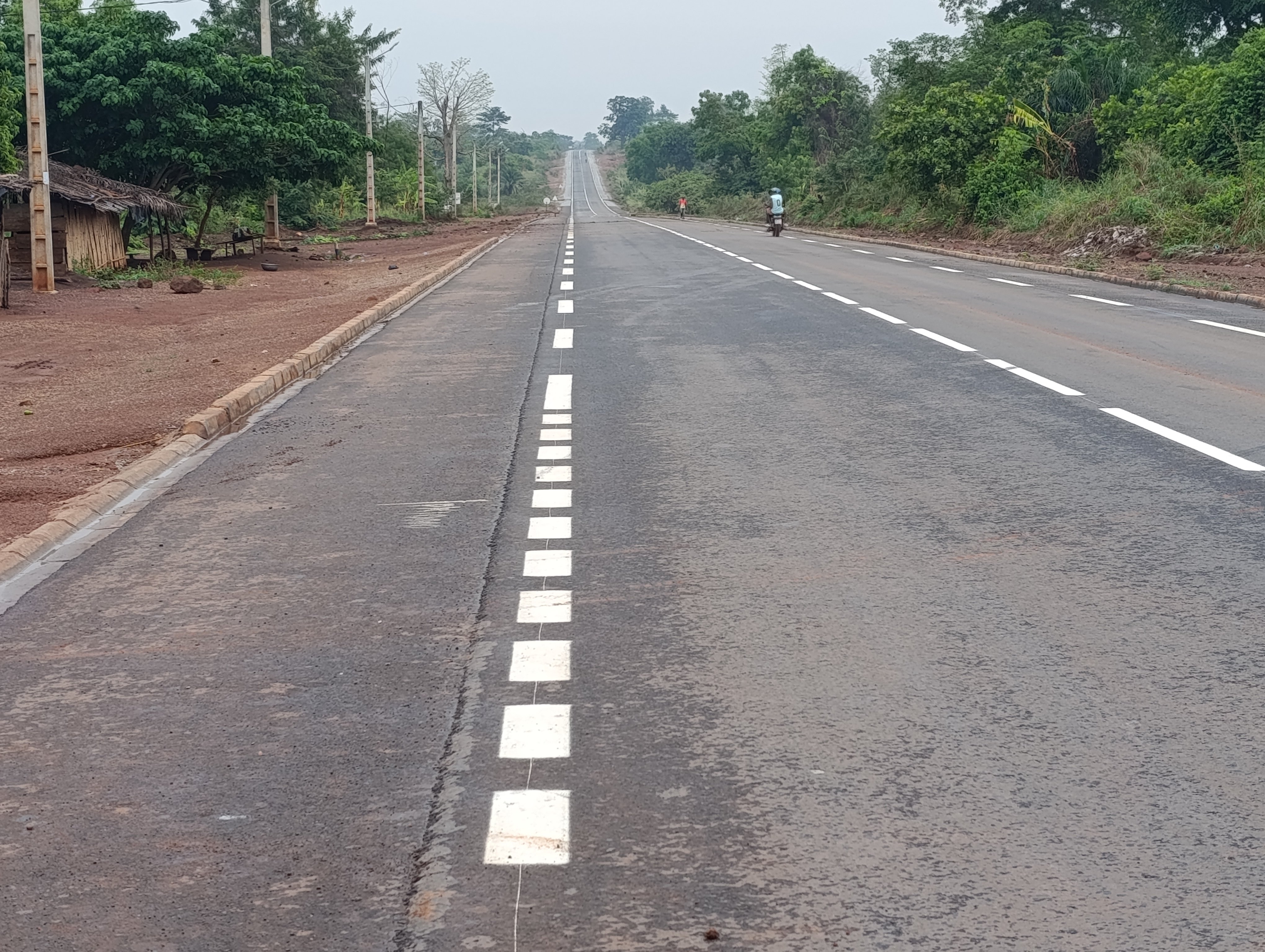 Ouattara travaille pour vous/Route Tiébissou-Sakassou-Béoumi : Alassane Ouattara consolide les liens familiaux de 24 localités urbaines et rurales des régions de Gbêkê et du Bélier