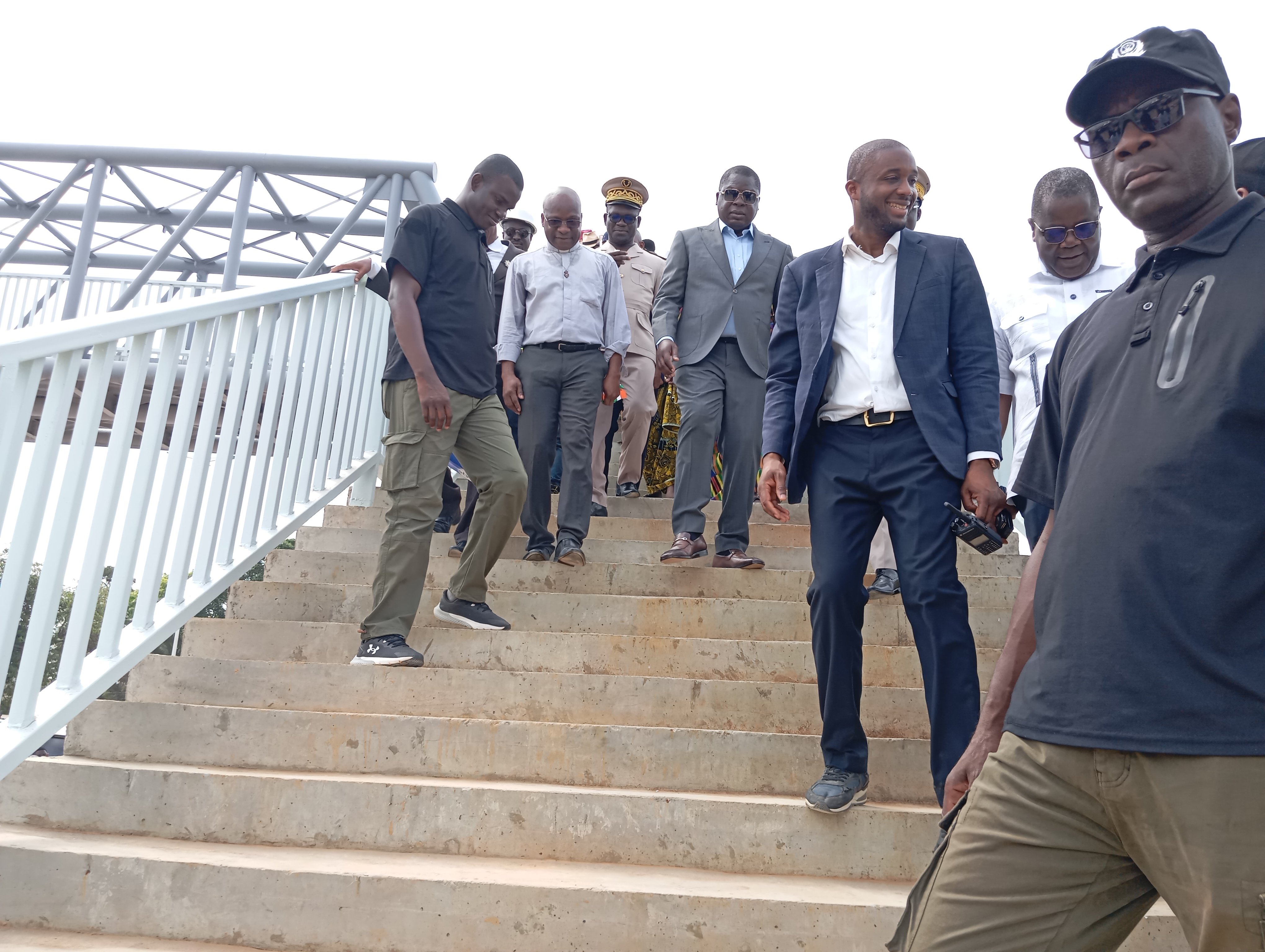 Autoroute de Dabou : Amédé Kouakou met en service un pont piéton à Songon
