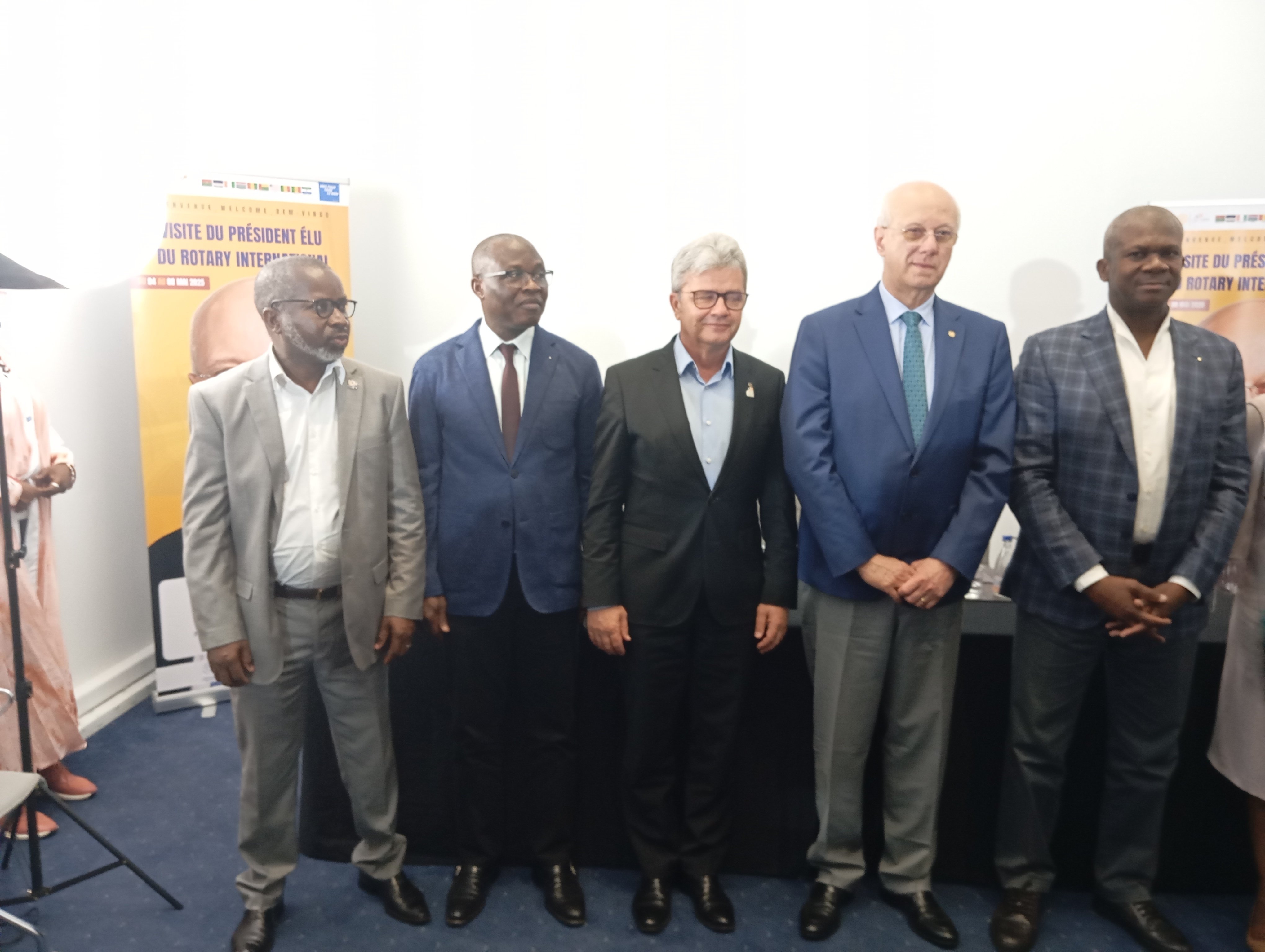 Paix et le développement : Le président du Rotary International en mission de rapprochement à Abidjan