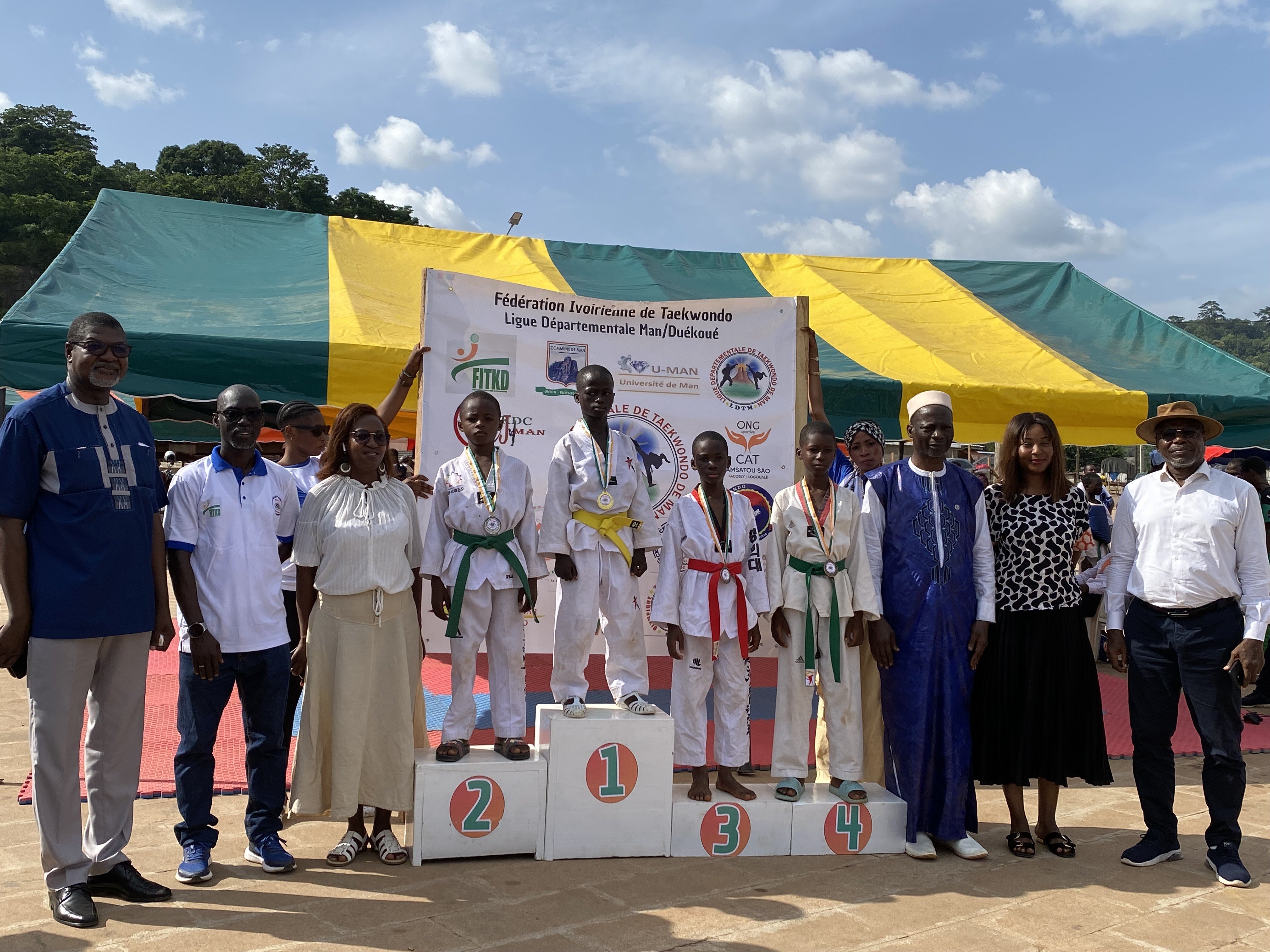 Taekwondo-District des montagnes : Plus de 300 athlètes expriment leur talent sur le tatami à Man