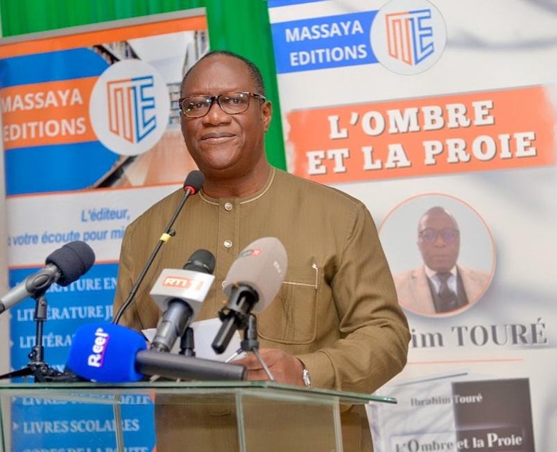 Téné Birahima Ouattara (Préfacier de l’œuvre) : « Ce livre offre à la jeunesse des opportunités de vie et d'énergie »   
