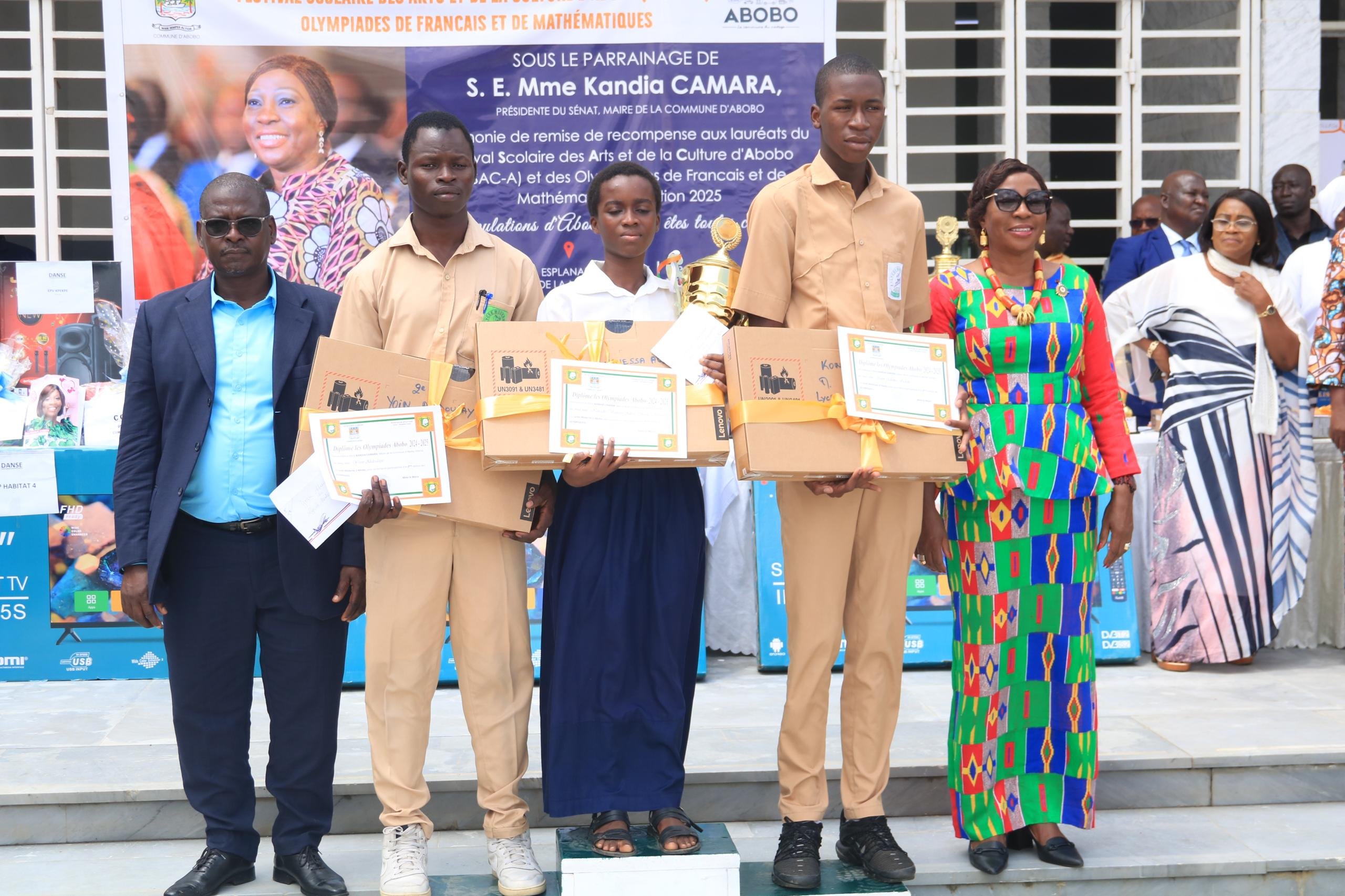 Abobo : Kandia Camara honore l'excellence scolaire et artistique de sa cité