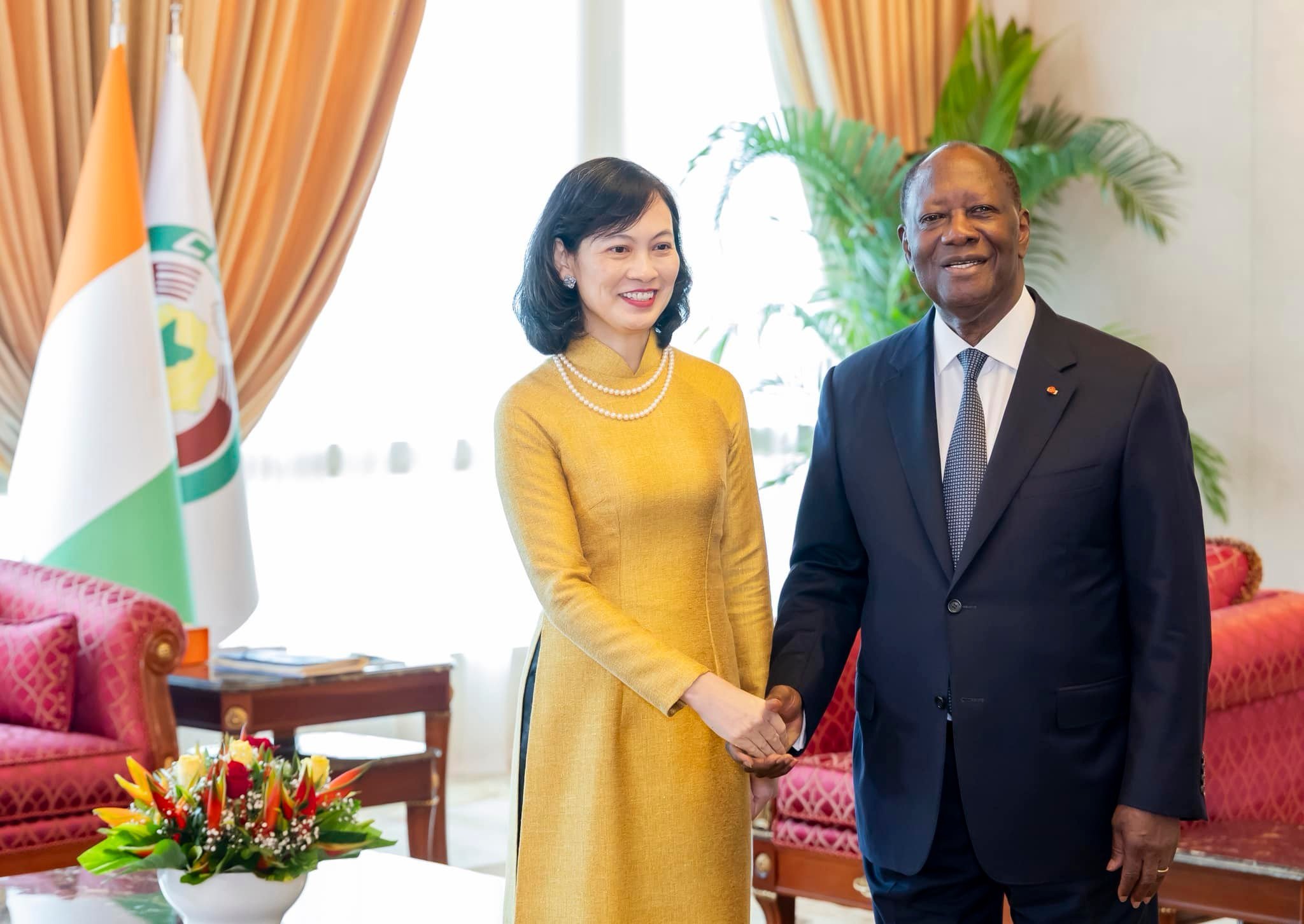 Diplomatie : Cinq nouveaux ambassadeurs présentent leurs lettres de créance au chef de l'État