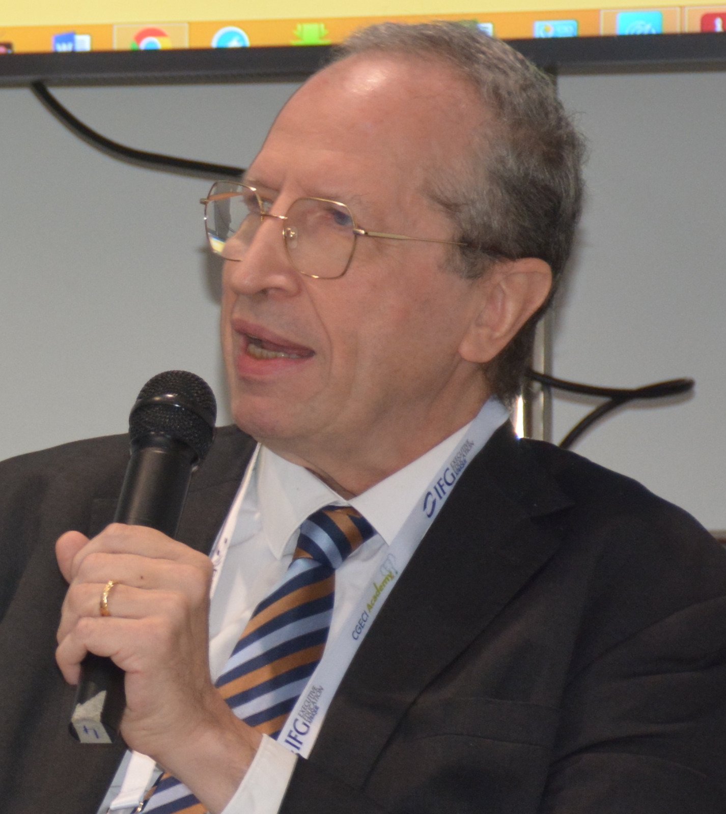 Interview-Stéphane Rosenwald (Expert en intelligence économique) : "Pourquoi l'Etat et les entreprises doivent investir dans l'intelligence économique "