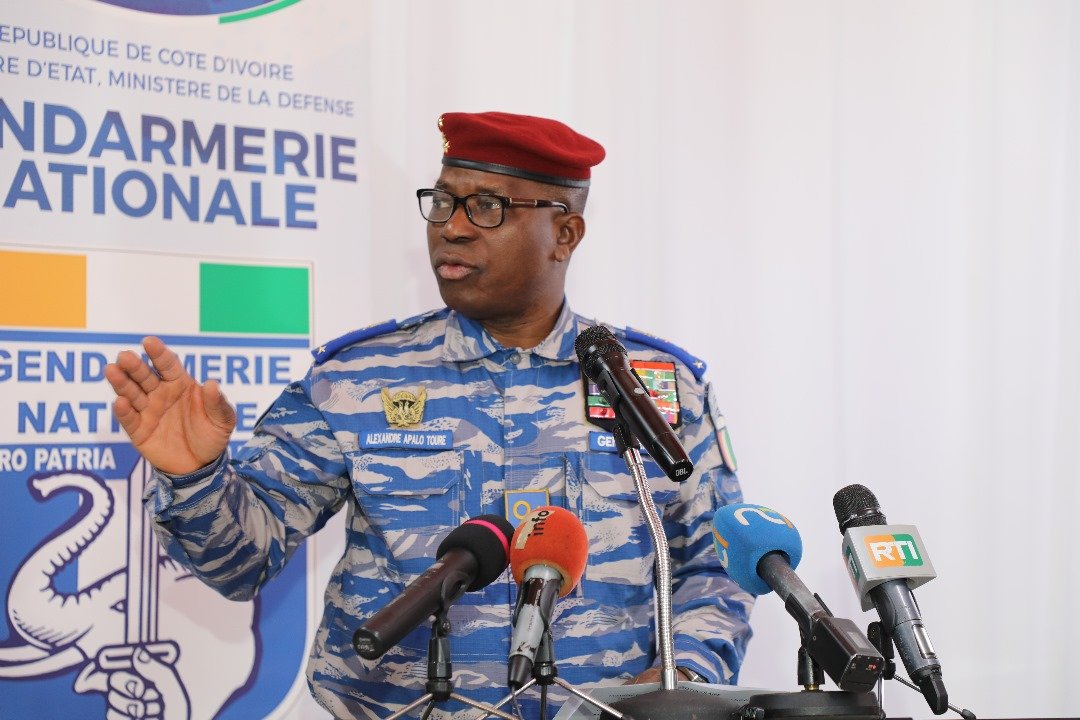 8e Cours d’État-Major de Gendarmerie (CEMG)/ Le général Alexandre Apalo Touré aux officiers : “ Soyons fidèles à la République pour sa stabilité”