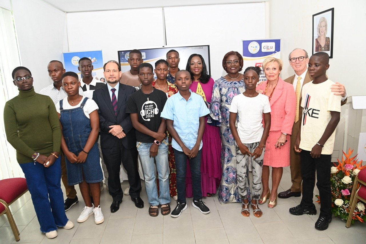 Education : Mme Dominique Ouattara offre un voyage éducatif aux 11 meilleurs élèves de Côte d’Ivoire