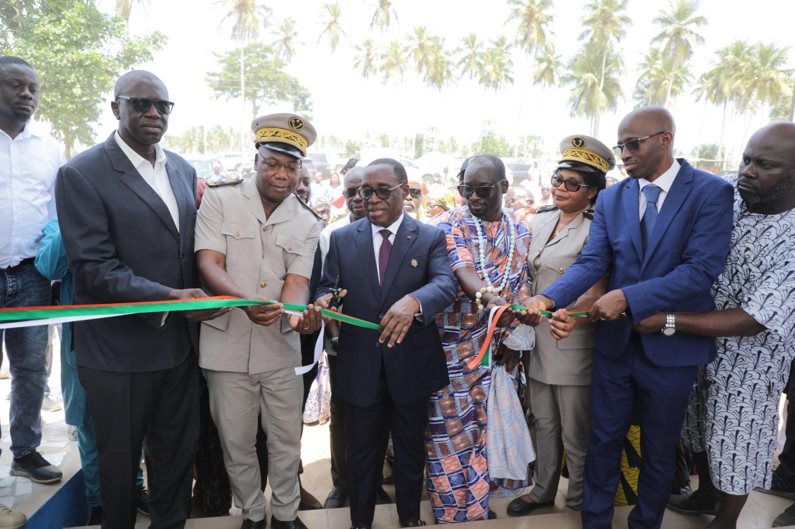 Sud-Comoé : Aka Aouélé inaugure un centre de santé et redonne vie à une école historique