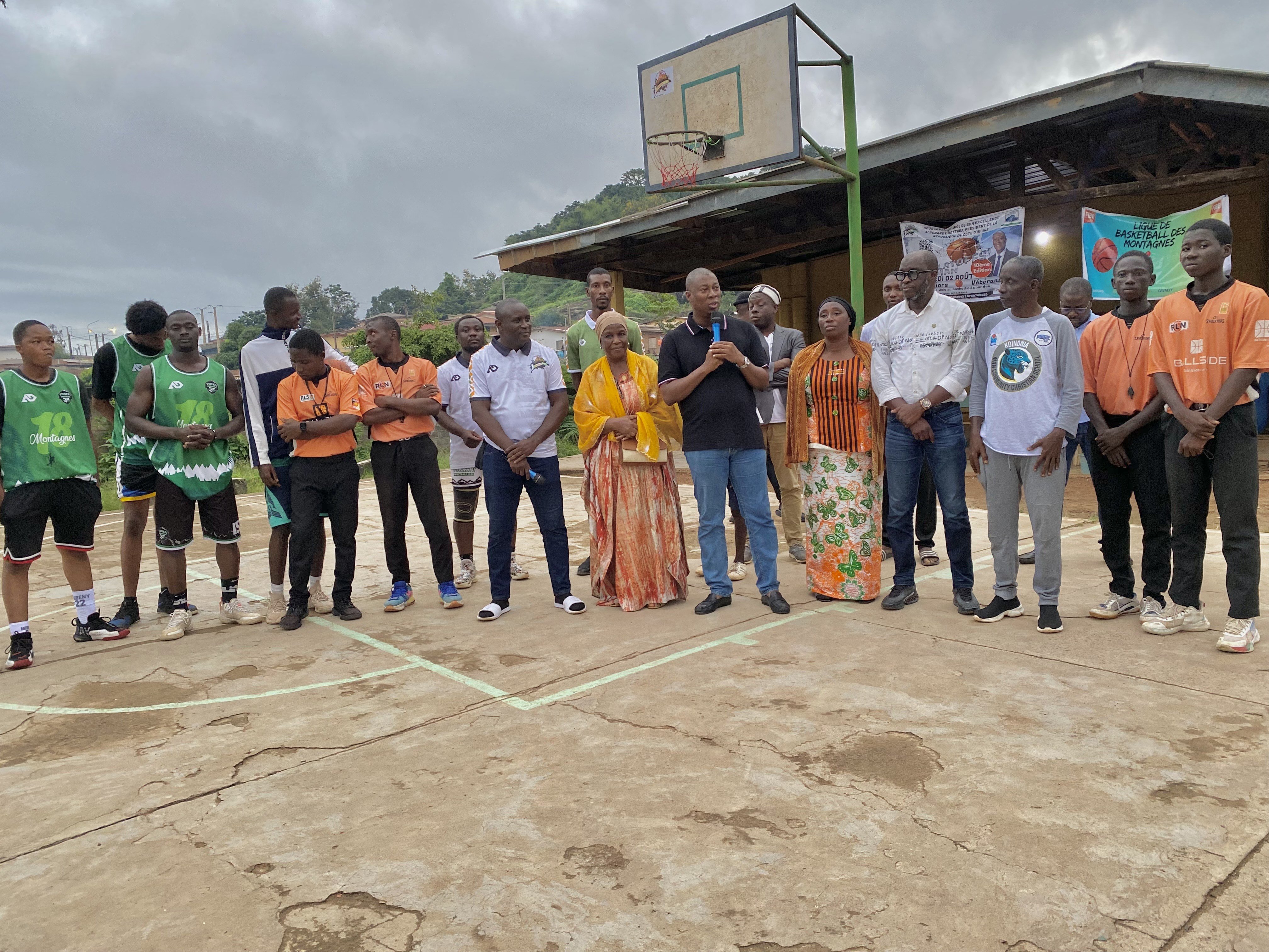 Man-Basketball : Les playoffs célèbrent la paix et l'unité