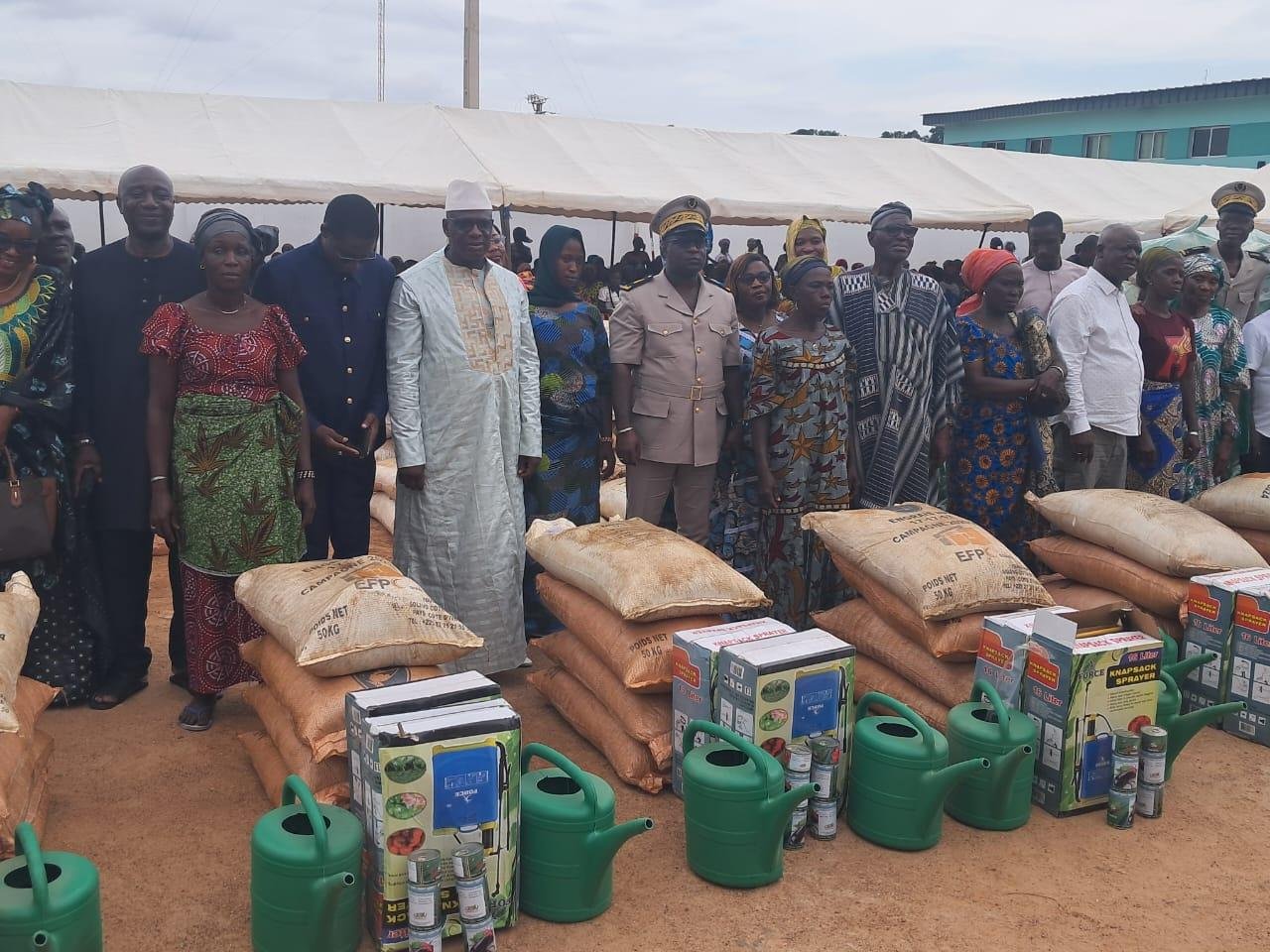 Korhogo : Plus de 33 tonnes d’engrais et du matériel agricole offerts par le député-maire Lass PR