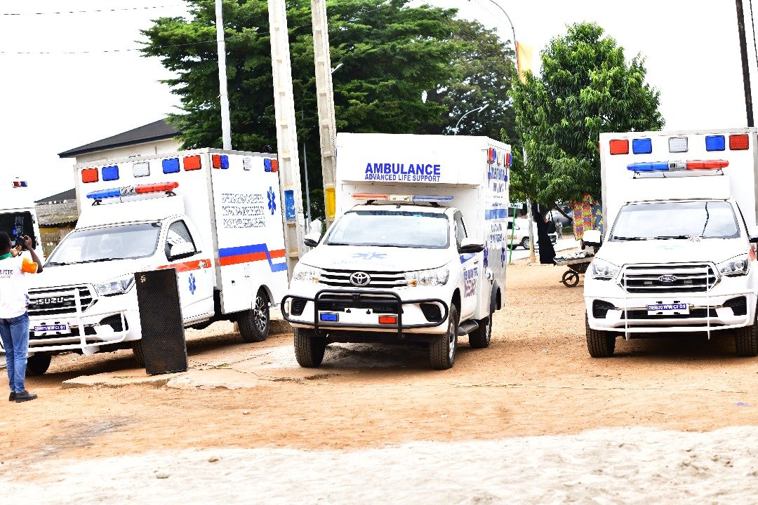 Gbêkê : Cinq ambulances médicalisées remises aux structures sanitaires