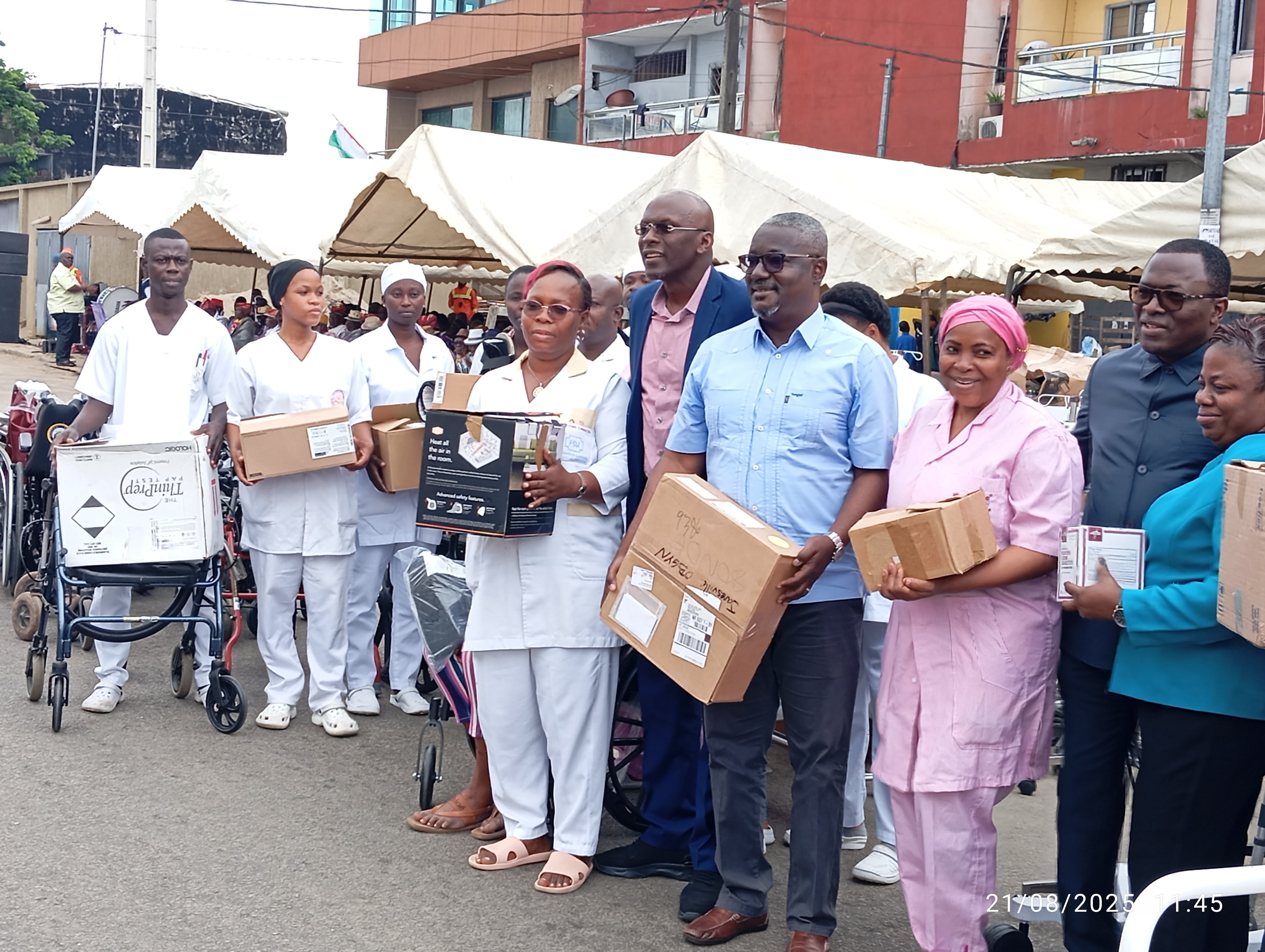 Attécoubé : Plus de 100 millions FCFA de matériel médical remis aux formations sanitaires