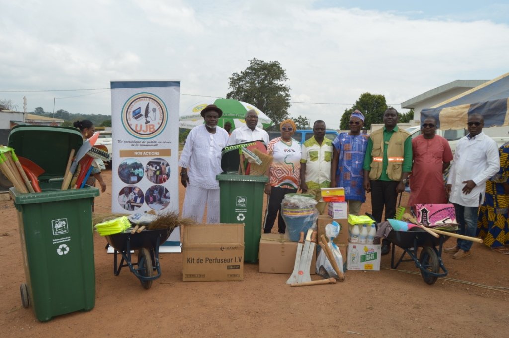 Solidarité : Les journalistes de Bouaké font un don important au centre de santé de Prépressou-Kanhankro