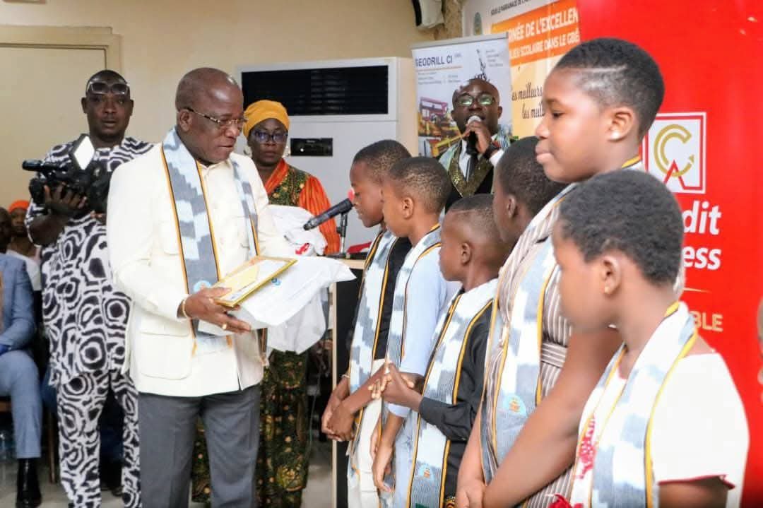 Célébration de l'excellence dans le Gbêkê : le Conseil régional récompense les meilleurs élèves