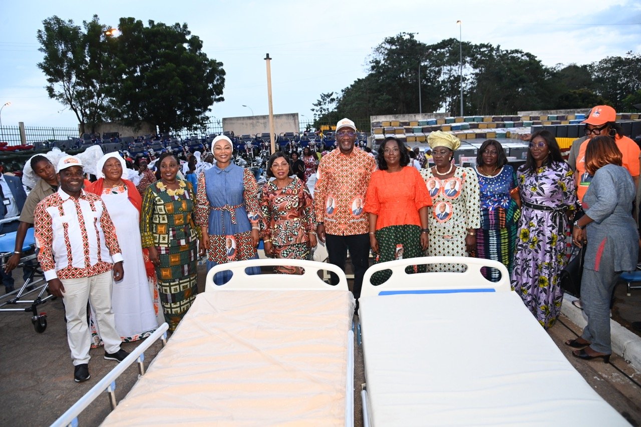 Yamoussoukro : La Première Dame Dominique Ouattara “gâte" les femmes