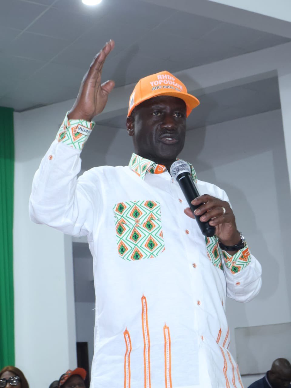 Présidentielle 2025 : Adama Bictogo invite les Ivoiriens à retirer leurs cartes d’électeur