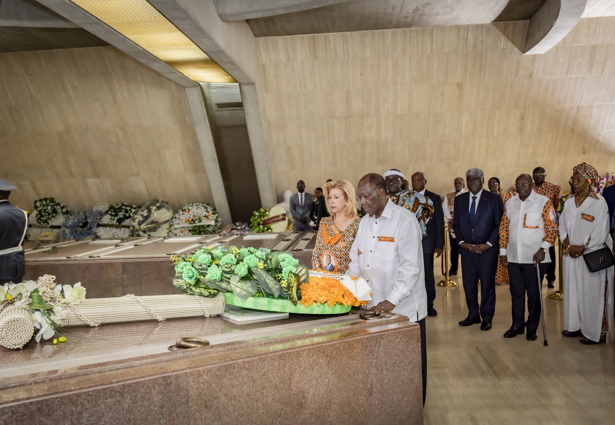 Présidentielle 2025-Après son recueillement dans le caveau familial de Félix Houphouët-Boigny - Alassane Ouattara : « Nous sommes venus demander sa bénédiction »